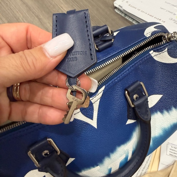 Louis Vuitton Monogram Escale limited edition Speedy Bandouliere30 & Make Up Bag - Picture 14 of 14